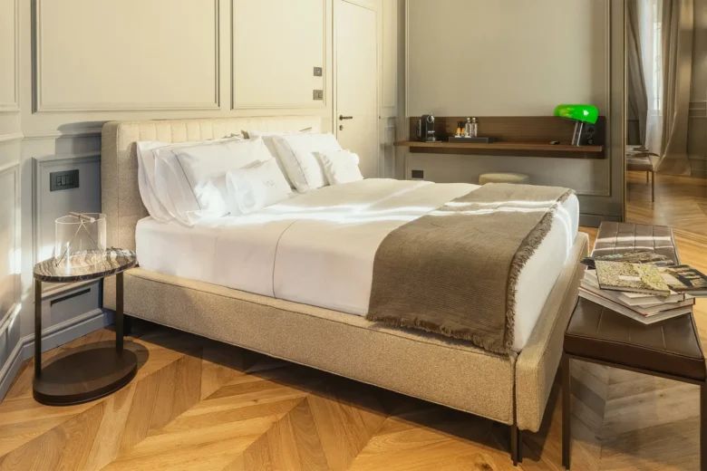 Lenel Hotel Superior 102M