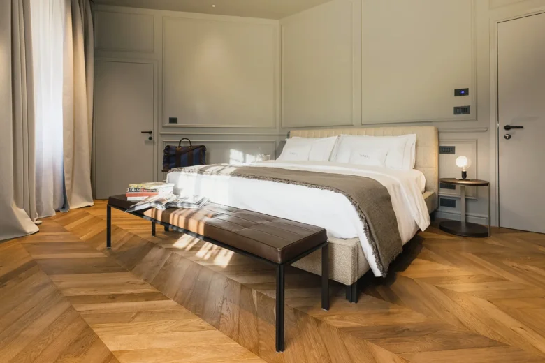 Lenel Hotel Superior 102M