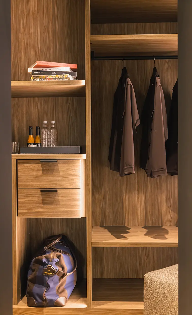 Lenel Hotel Relaxing Suite (103G)