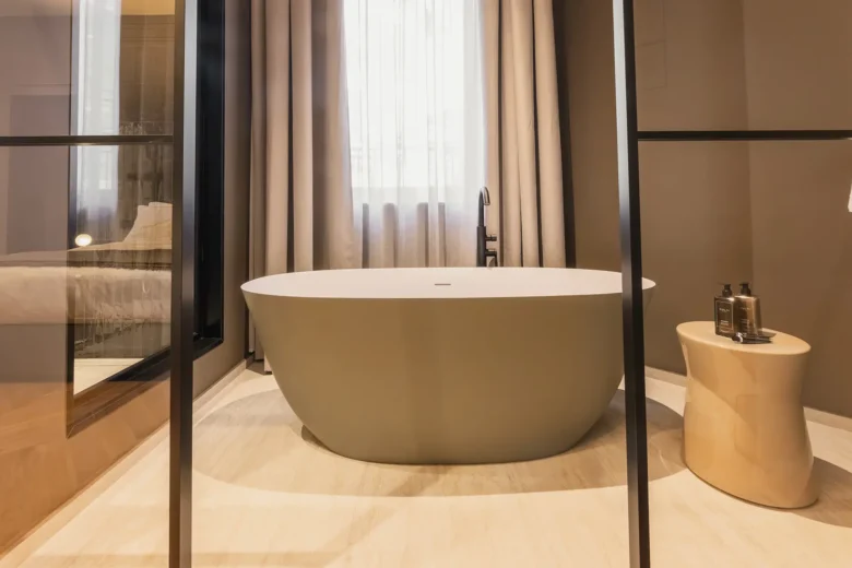 Lenel Hotel Relaxing Suite (103G)