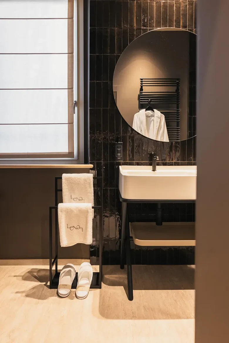 Lenel Hotel Relaxing Suite (103G)